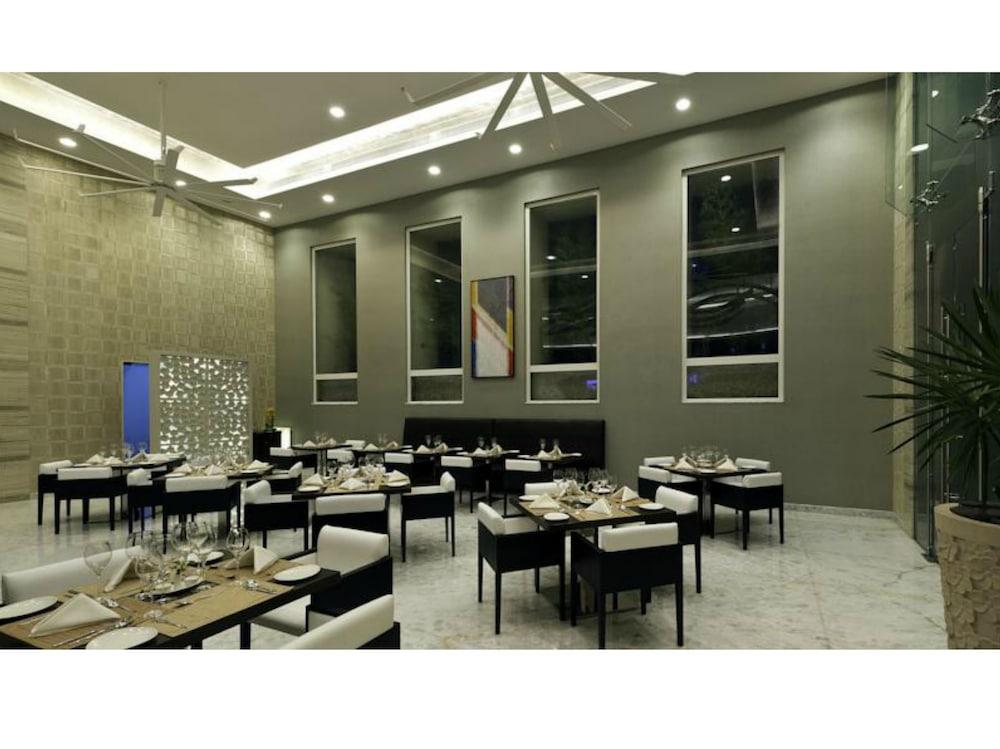Meluha - The Fern Hotell Mumbai Exteriör bild