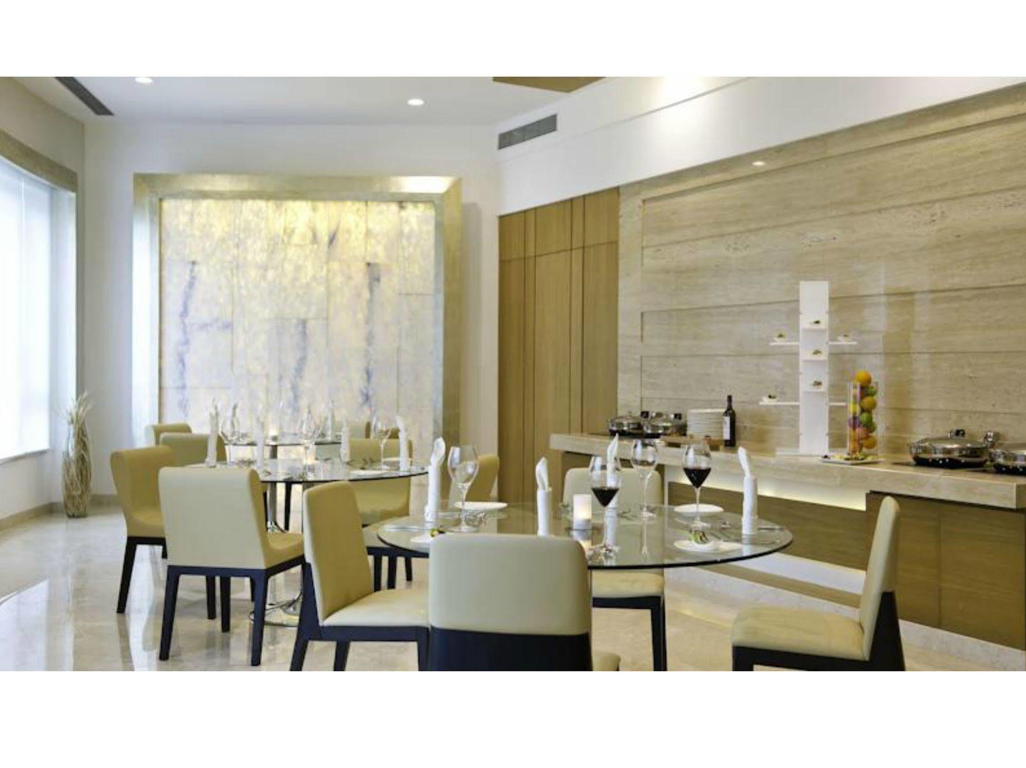 Meluha - The Fern Hotell Mumbai Exteriör bild